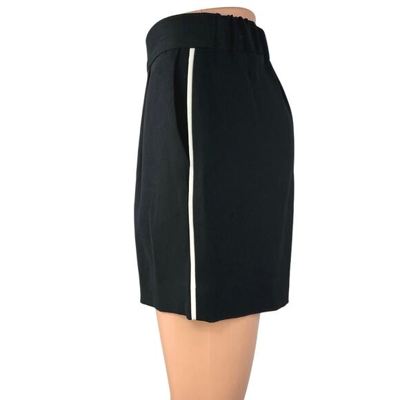 Aritzia Babaton Women's Black High Rise Pleated Pull On Elastic Waist Shorts 0 - Picture 3 of 6